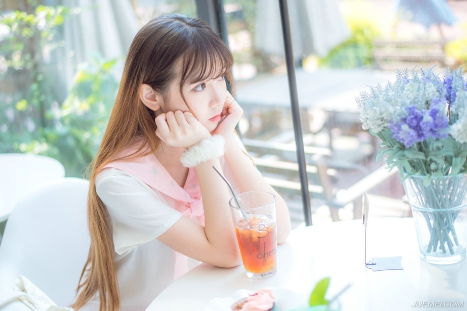 师兄妹恋，大概就是感觉多了一个爸爸疼爱自己那样，一直被他宠爱着照顾着。